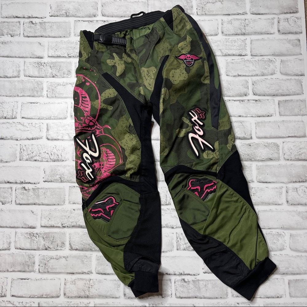 Fox racing size 3/4 juniors green camo pants